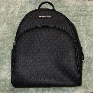 ⭐️NEW⭐️NWT MICHAEL KORS ‘Abbey’ Backpack